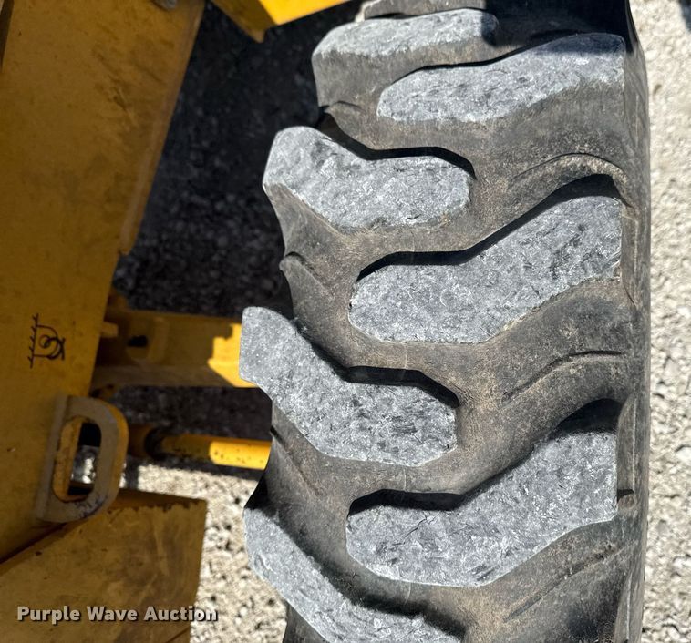 image for item DT0691 2010 John Deere 410J backhoe