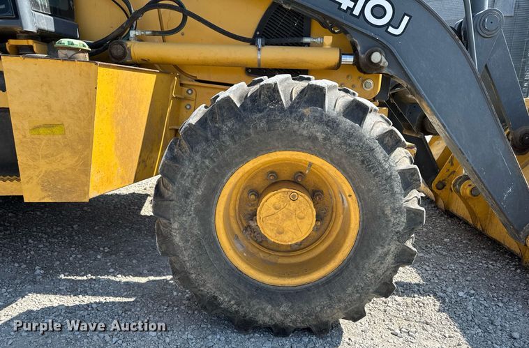 image for item DT0691 2010 John Deere 410J backhoe