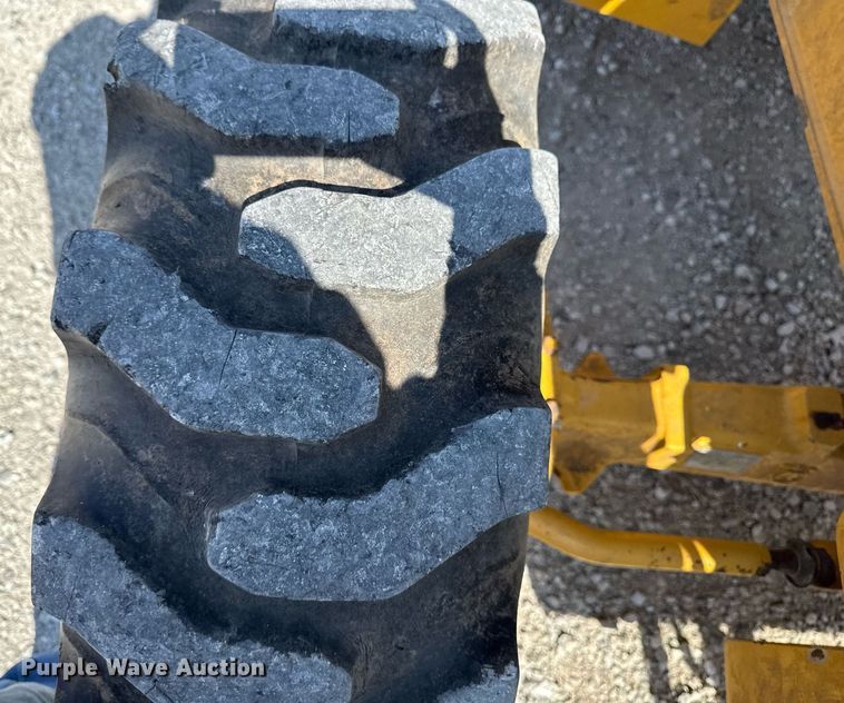 image for item DT0691 2010 John Deere 410J backhoe