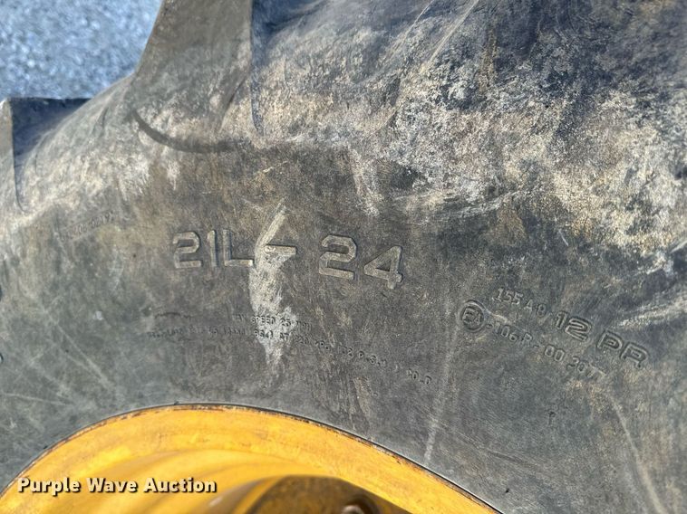 image for item DT0691 2010 John Deere 410J backhoe