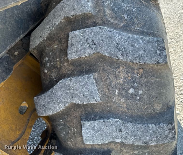 image for item DT0691 2010 John Deere 410J backhoe