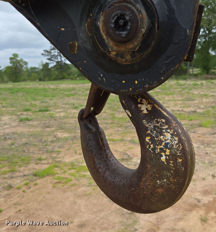 image for item DT4777 1998 Galion 150FA crane