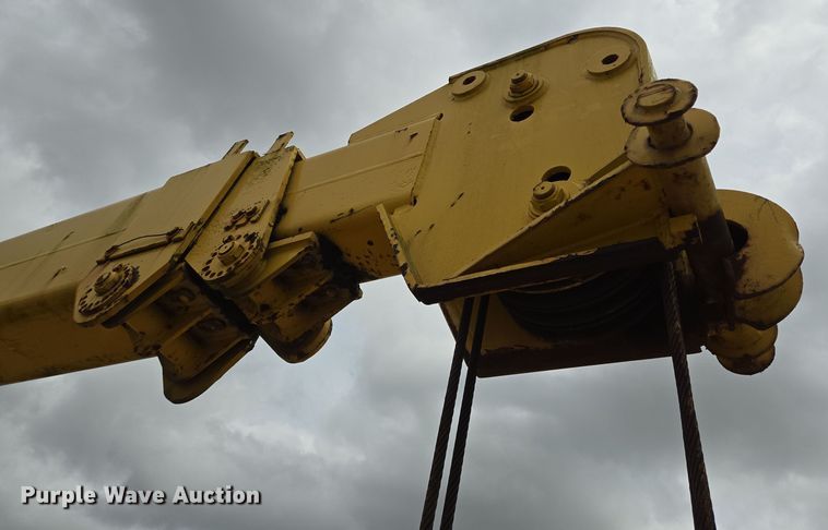 image for item DT4777 1998 Galion 150FA crane