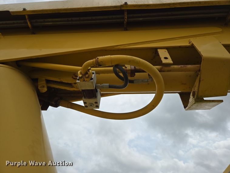 image for item DT4777 1998 Galion 150FA crane