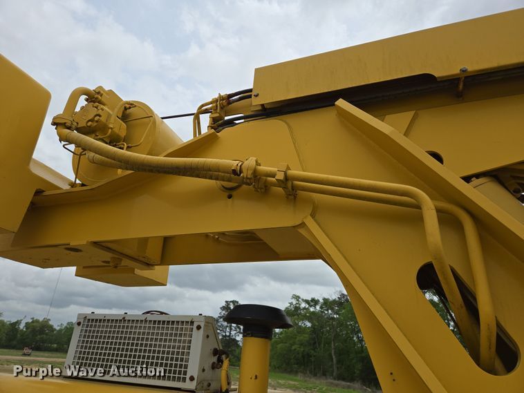 image for item DT4777 1998 Galion 150FA crane