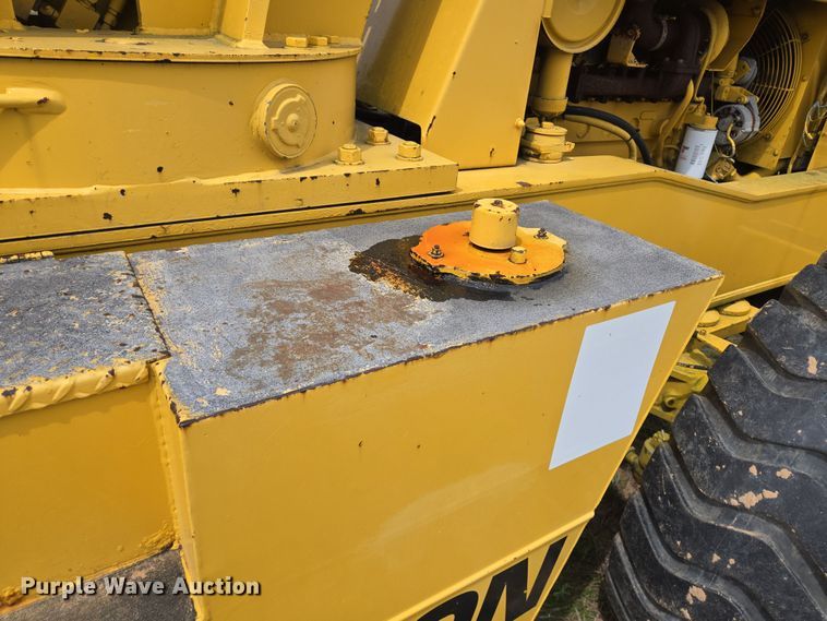 image for item DT4777 1998 Galion 150FA crane