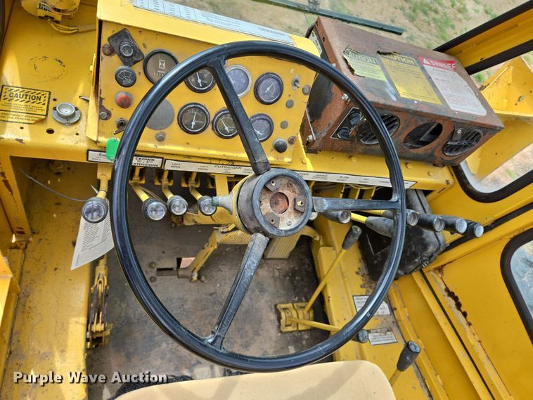 image for item DT4777 1998 Galion 150FA crane