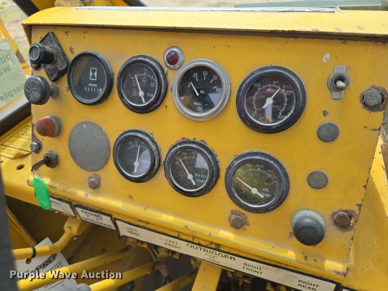 image for item DT4777 1998 Galion 150FA crane