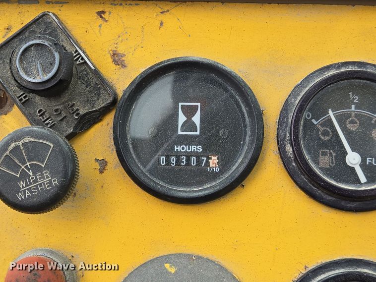 image for item DT4777 1998 Galion 150FA crane