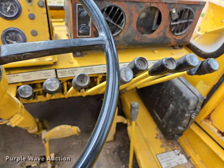 image for item DT4777 1998 Galion 150FA crane