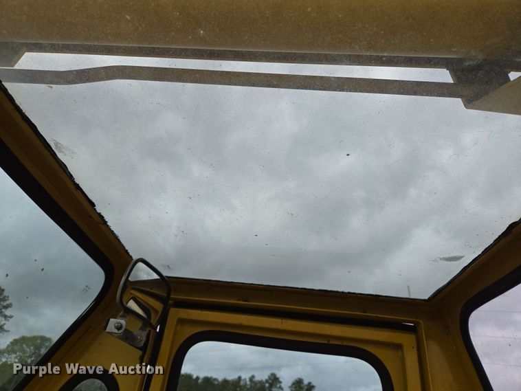 image for item DT4777 1998 Galion 150FA crane