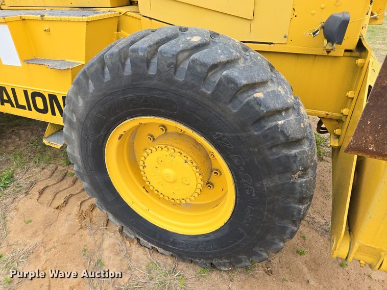 image for item DT4777 1998 Galion 150FA crane