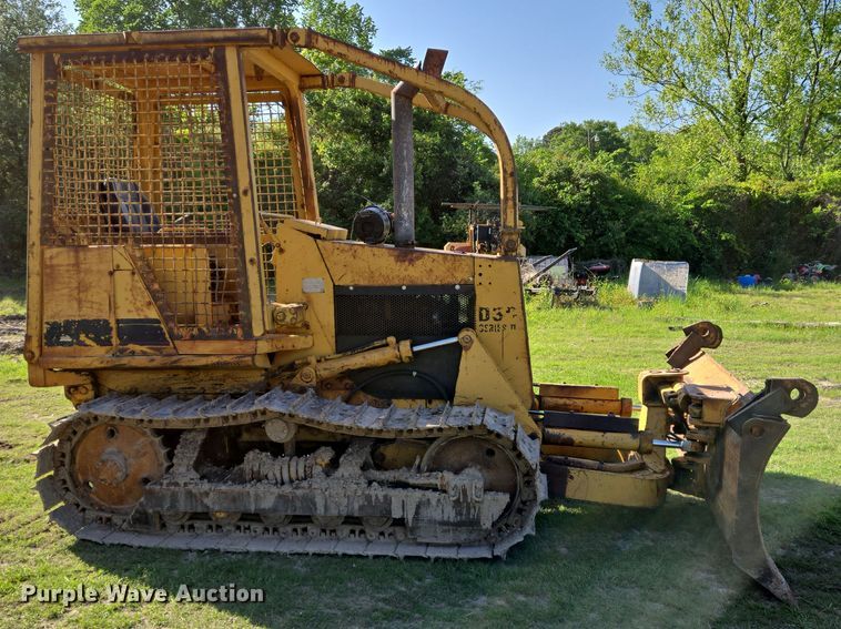 image for item DT4802 1993 Caterpillar D3C dozer
