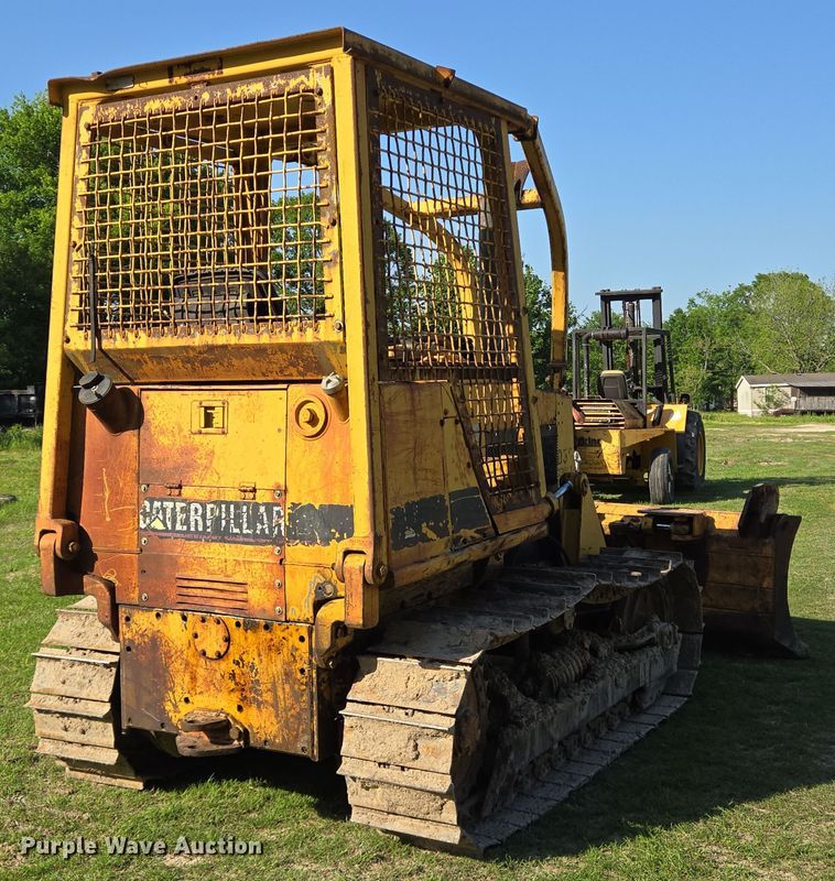 image for item DT4802 1993 Caterpillar D3C dozer
