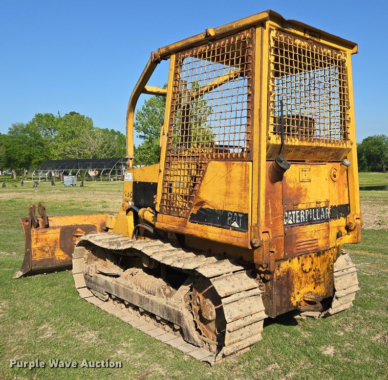 image for item DT4802 1993 Caterpillar D3C dozer
