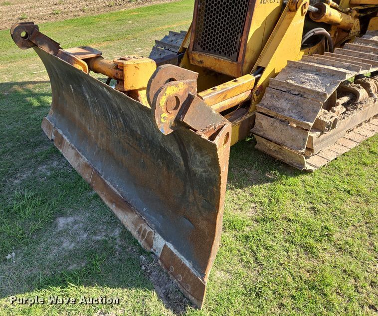 image for item DT4802 1993 Caterpillar D3C dozer