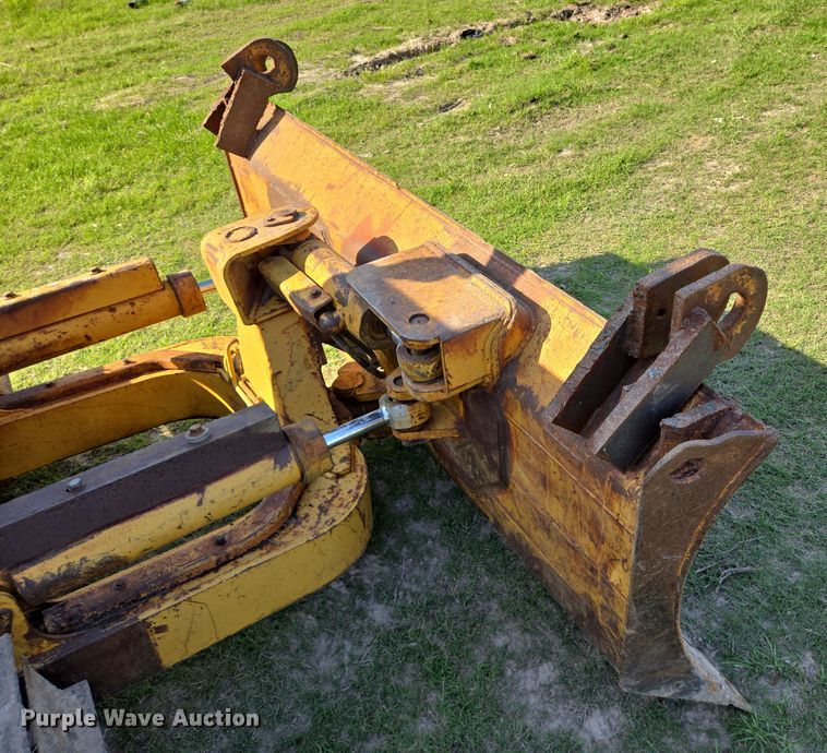 image for item DT4802 1993 Caterpillar D3C dozer