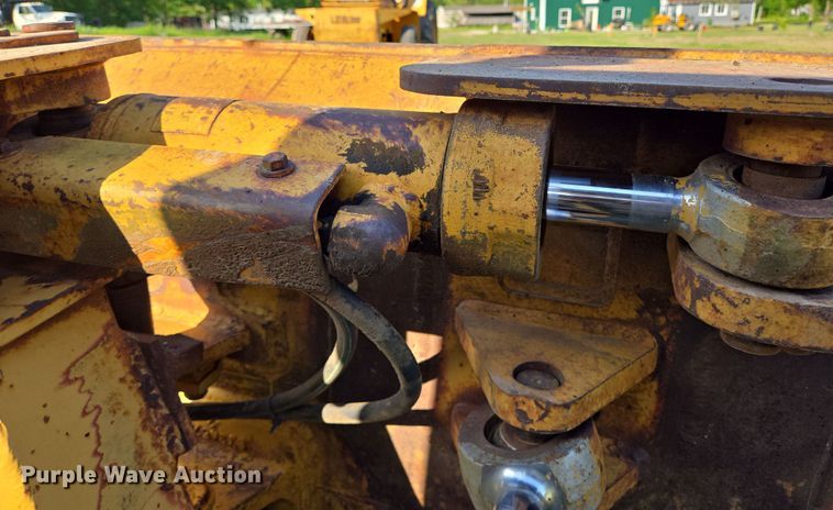 image for item DT4802 1993 Caterpillar D3C dozer