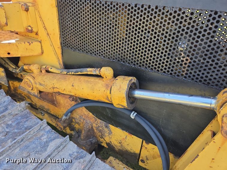 image for item DT4802 1993 Caterpillar D3C dozer