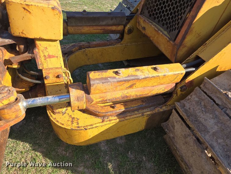 image for item DT4802 1993 Caterpillar D3C dozer