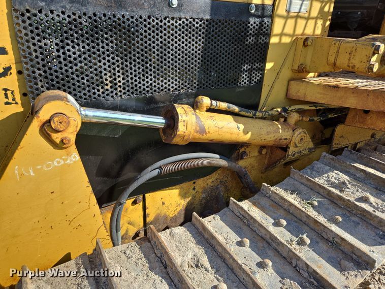 image for item DT4802 1993 Caterpillar D3C dozer
