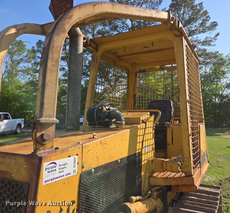 image for item DT4802 1993 Caterpillar D3C dozer