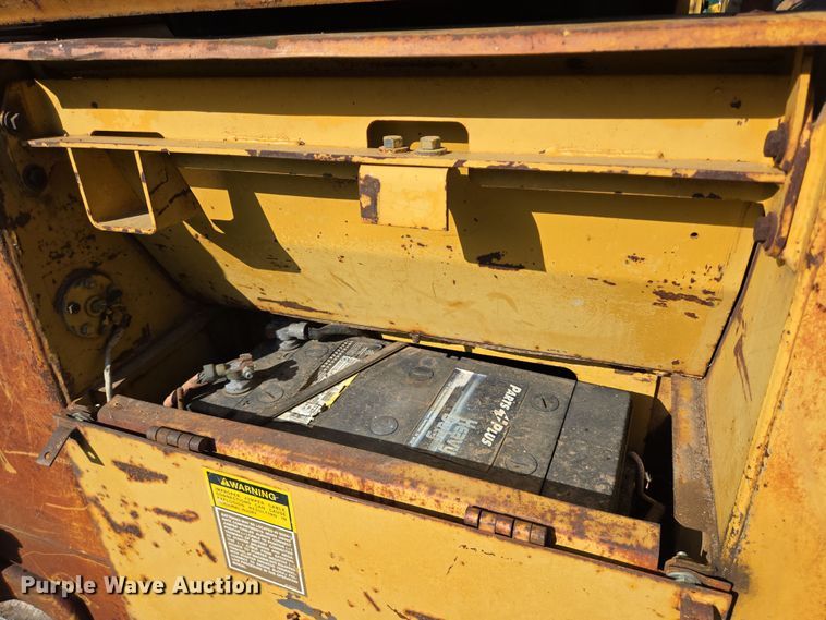 image for item DT4802 1993 Caterpillar D3C dozer