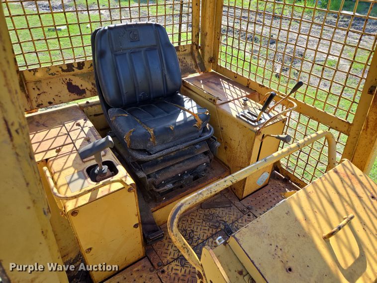 image for item DT4802 1993 Caterpillar D3C dozer