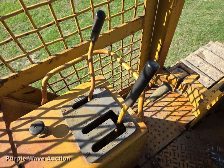 image for item DT4802 1993 Caterpillar D3C dozer