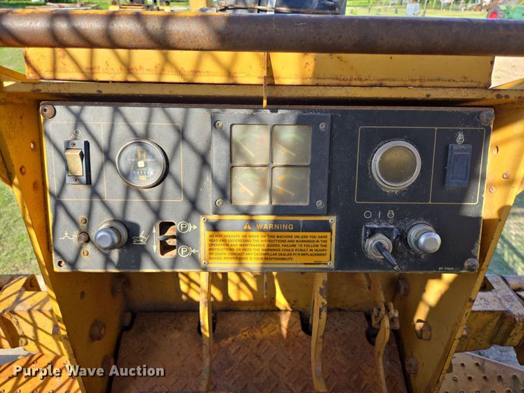 image for item DT4802 1993 Caterpillar D3C dozer