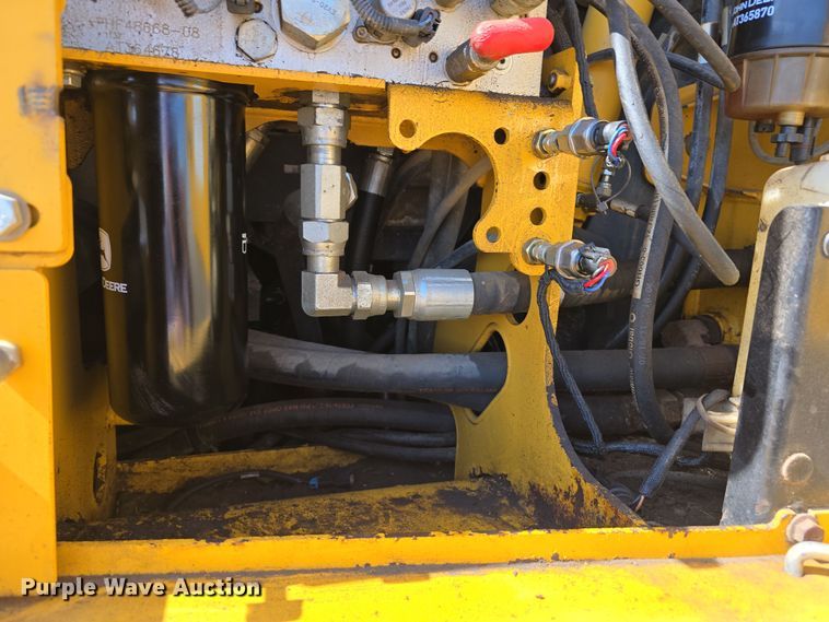 image for item DT6781 2012 John Deere 850K dozer