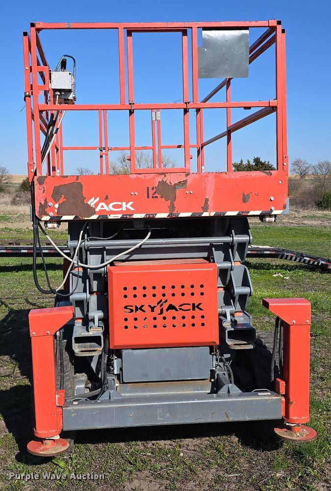 image for item DT6784 2003 SkyJack SJ7135 scissor lift