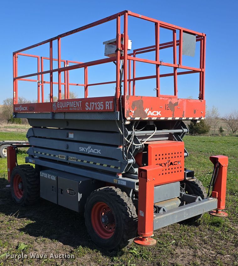 image for item DT6784 2003 SkyJack SJ7135 scissor lift