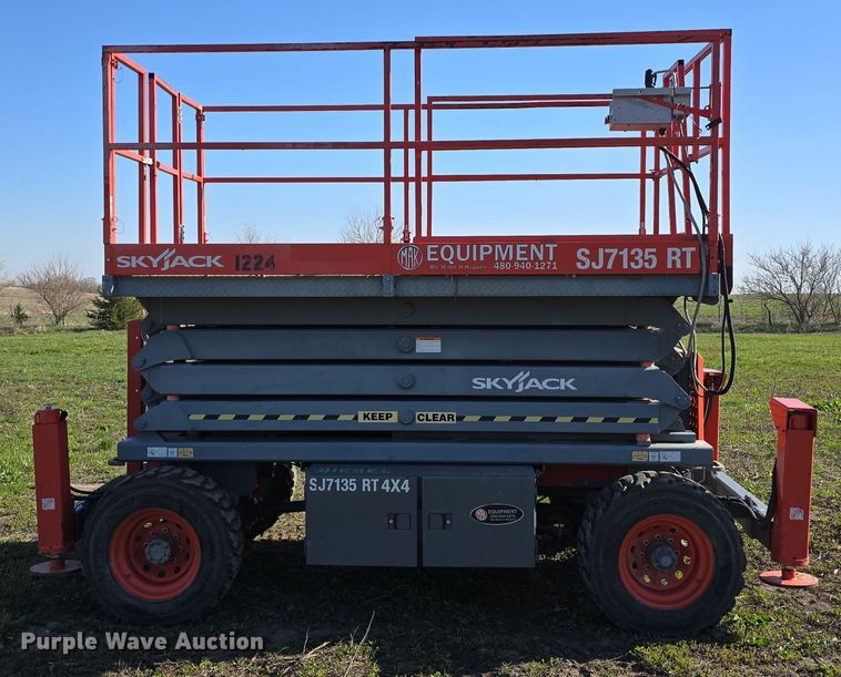 image for item DT6784 2003 SkyJack SJ7135 scissor lift