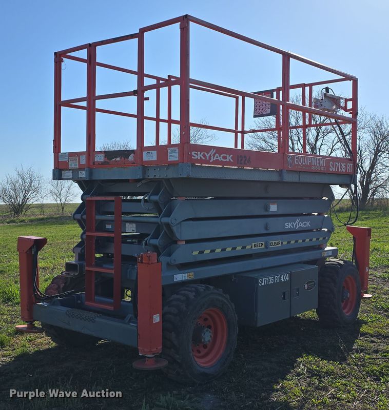 image for item DT6784 2003 SkyJack SJ7135 scissor lift