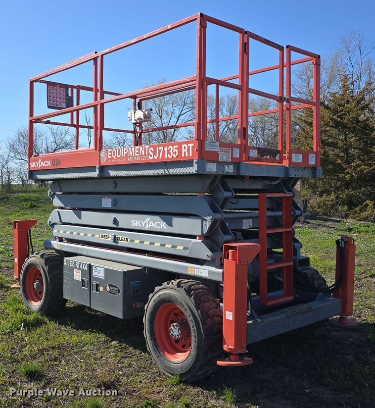 image for item DT6784 2003 SkyJack SJ7135 scissor lift