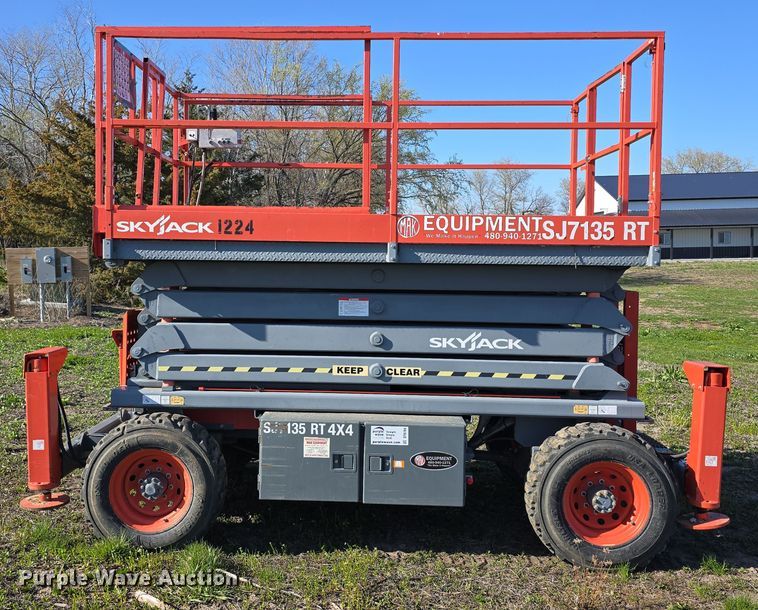 image for item DT6784 2003 SkyJack SJ7135 scissor lift