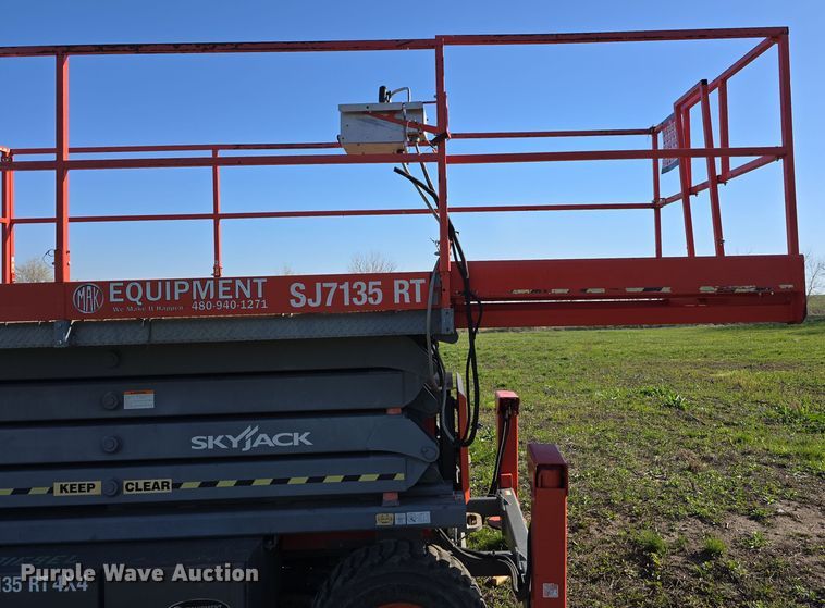 image for item DT6784 2003 SkyJack SJ7135 scissor lift
