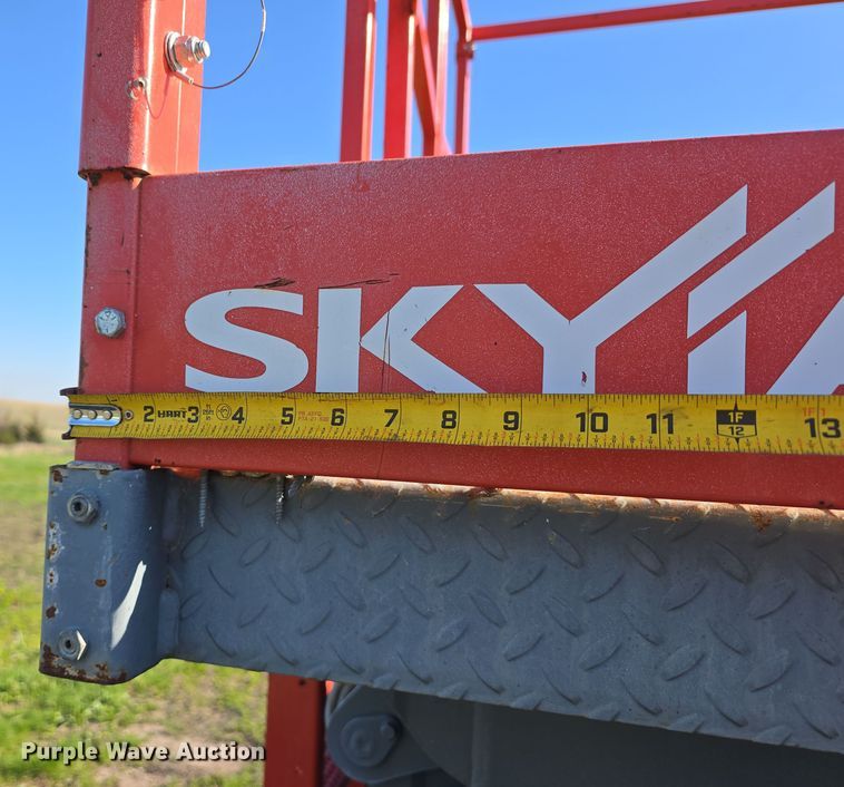 image for item DT6784 2003 SkyJack SJ7135 scissor lift