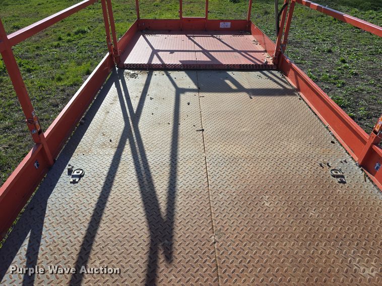 image for item DT6784 2003 SkyJack SJ7135 scissor lift