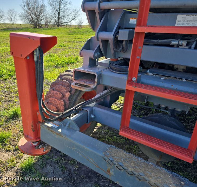 image for item DT6784 2003 SkyJack SJ7135 scissor lift