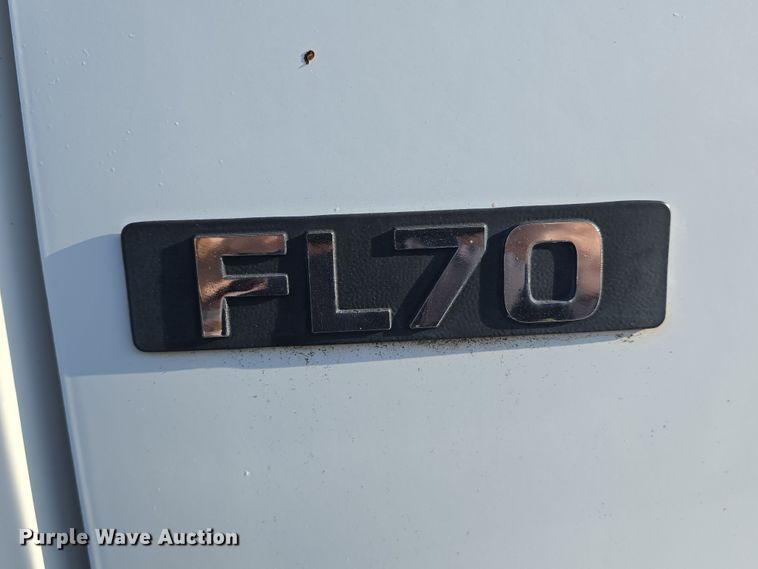 image for item DT6785 2000 Freightliner FL70 semi truck