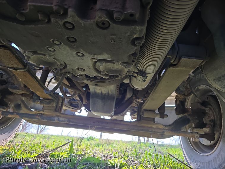 image for item DT6785 2000 Freightliner FL70 semi truck