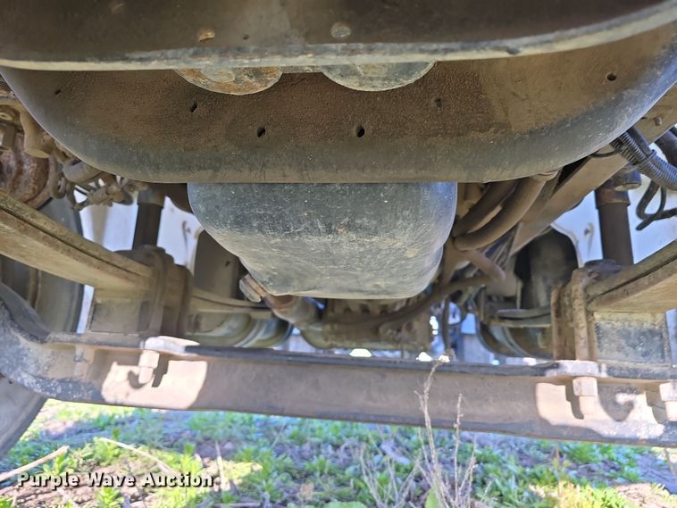 image for item DT6785 2000 Freightliner FL70 semi truck