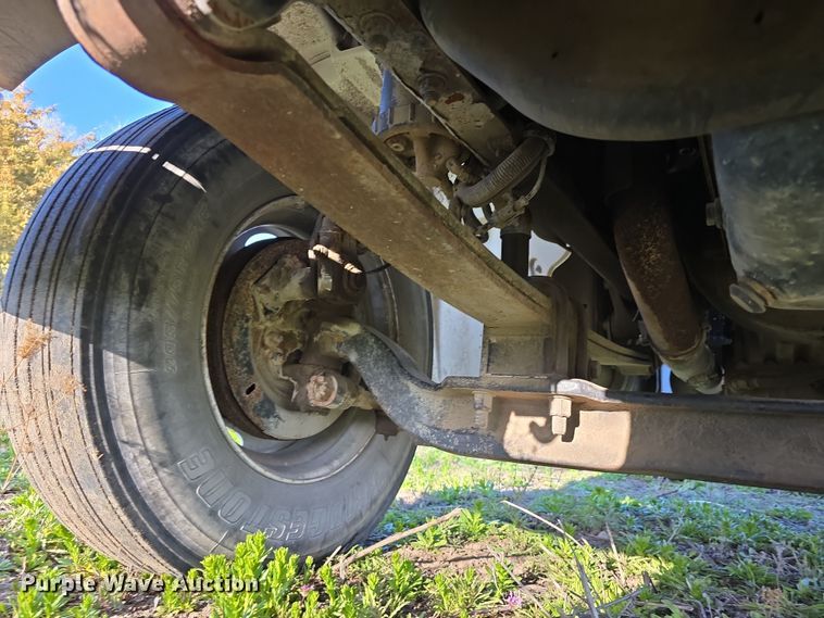 image for item DT6785 2000 Freightliner FL70 semi truck