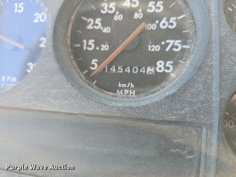 image for item DT6785 2000 Freightliner FL70 semi truck