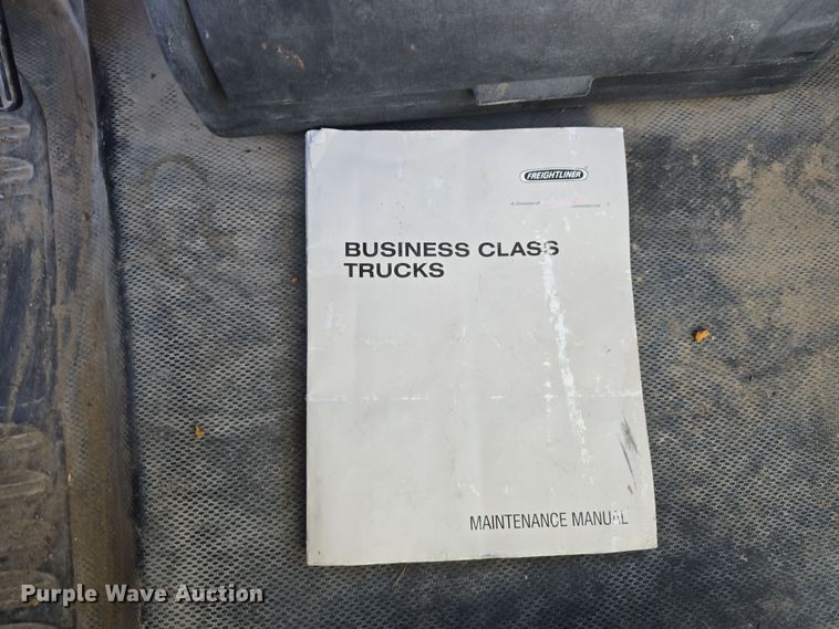 image for item DT6785 2000 Freightliner FL70 semi truck