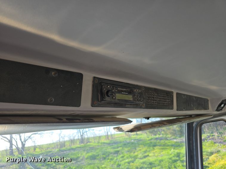 image for item DT6785 2000 Freightliner FL70 semi truck