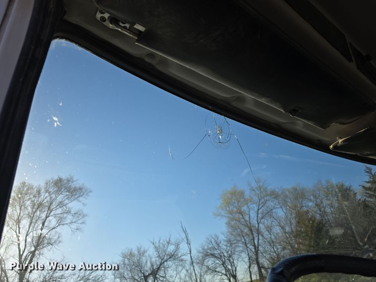 image for item DT6785 2000 Freightliner FL70 semi truck