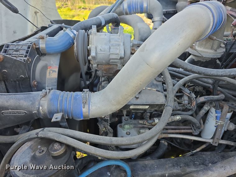 image for item DT6785 2000 Freightliner FL70 semi truck